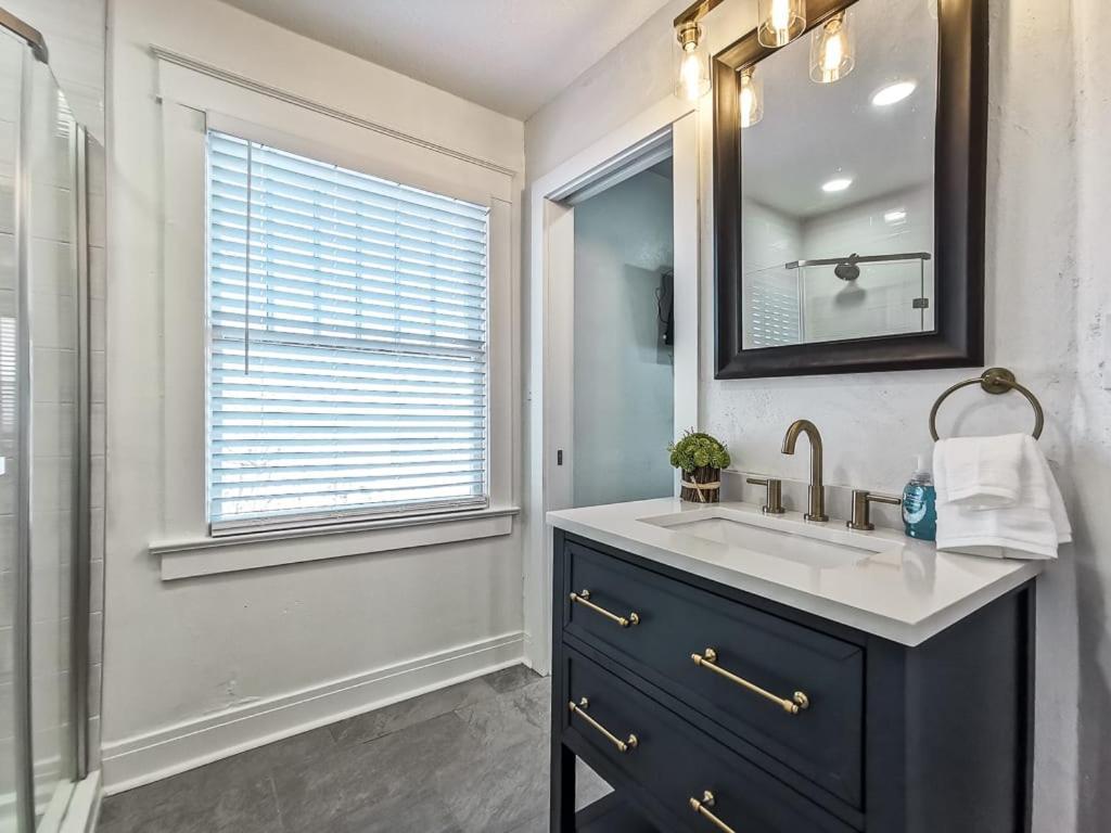 Newly Renovated Plaza Beauty-Three King Bedrooms Kansas City Luaran gambar